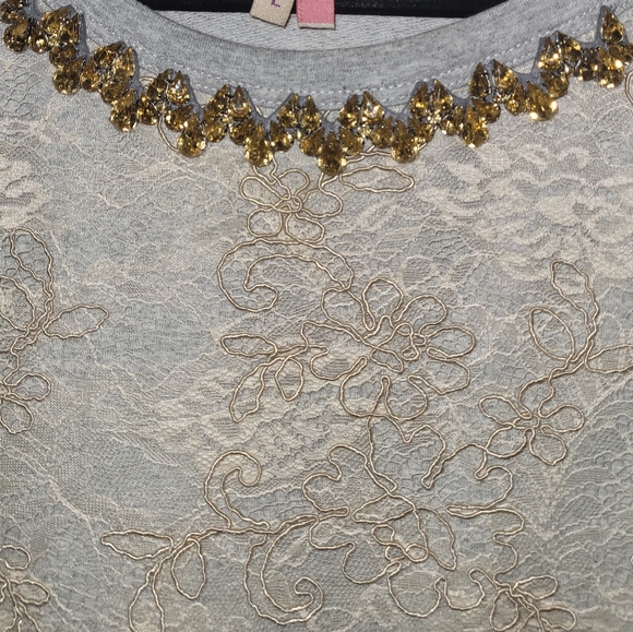 Gray and white lace shirt - Picture 3 of 5